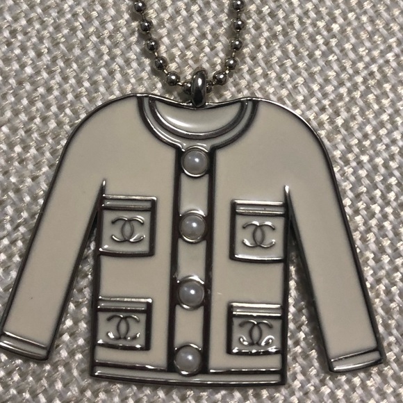 CHANEL Accessories - CHANEL CC Logo & Pearls Jacket Charm